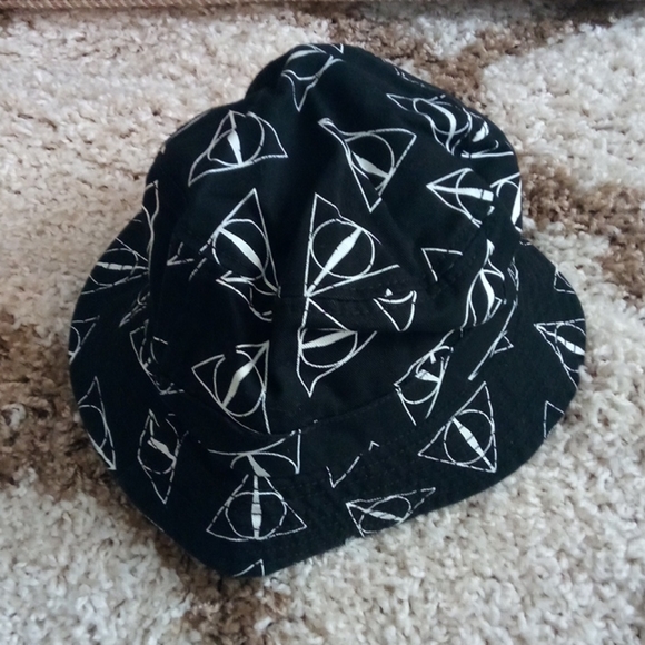 Warner Bros. Accessories - 💛Harry Potter black bucket hat one size fits most